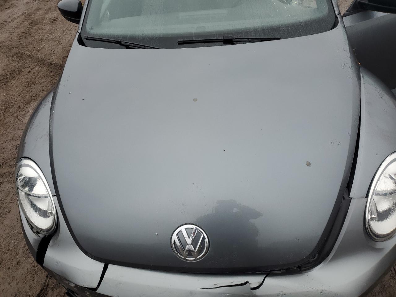 2012 Volkswagen Beetle - Image 12