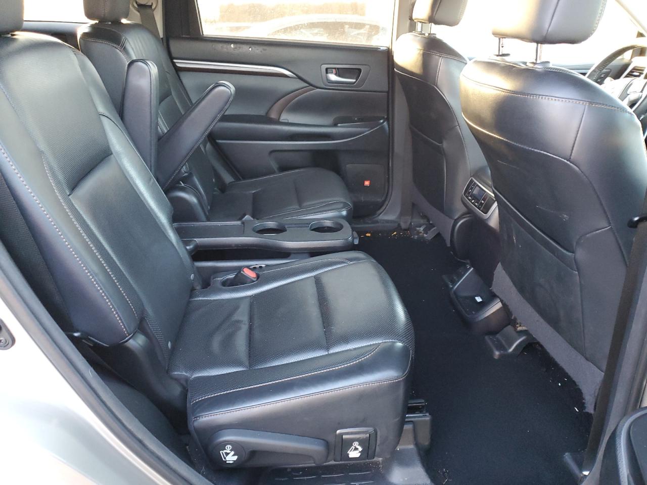 2015 Toyota Highlander - Image 11