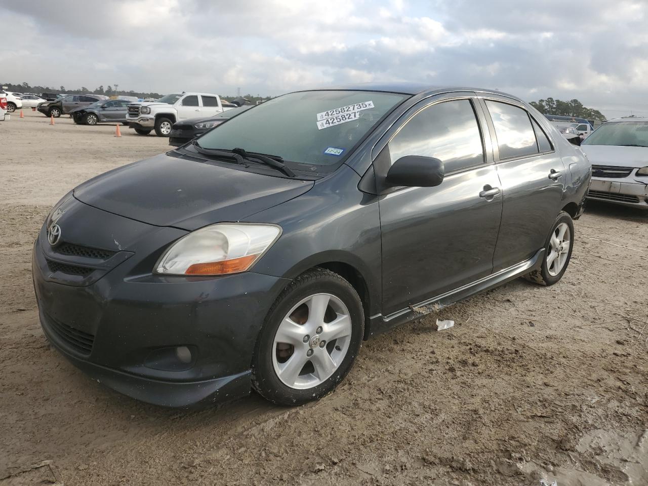2008 Toyota Yaris - Image 1