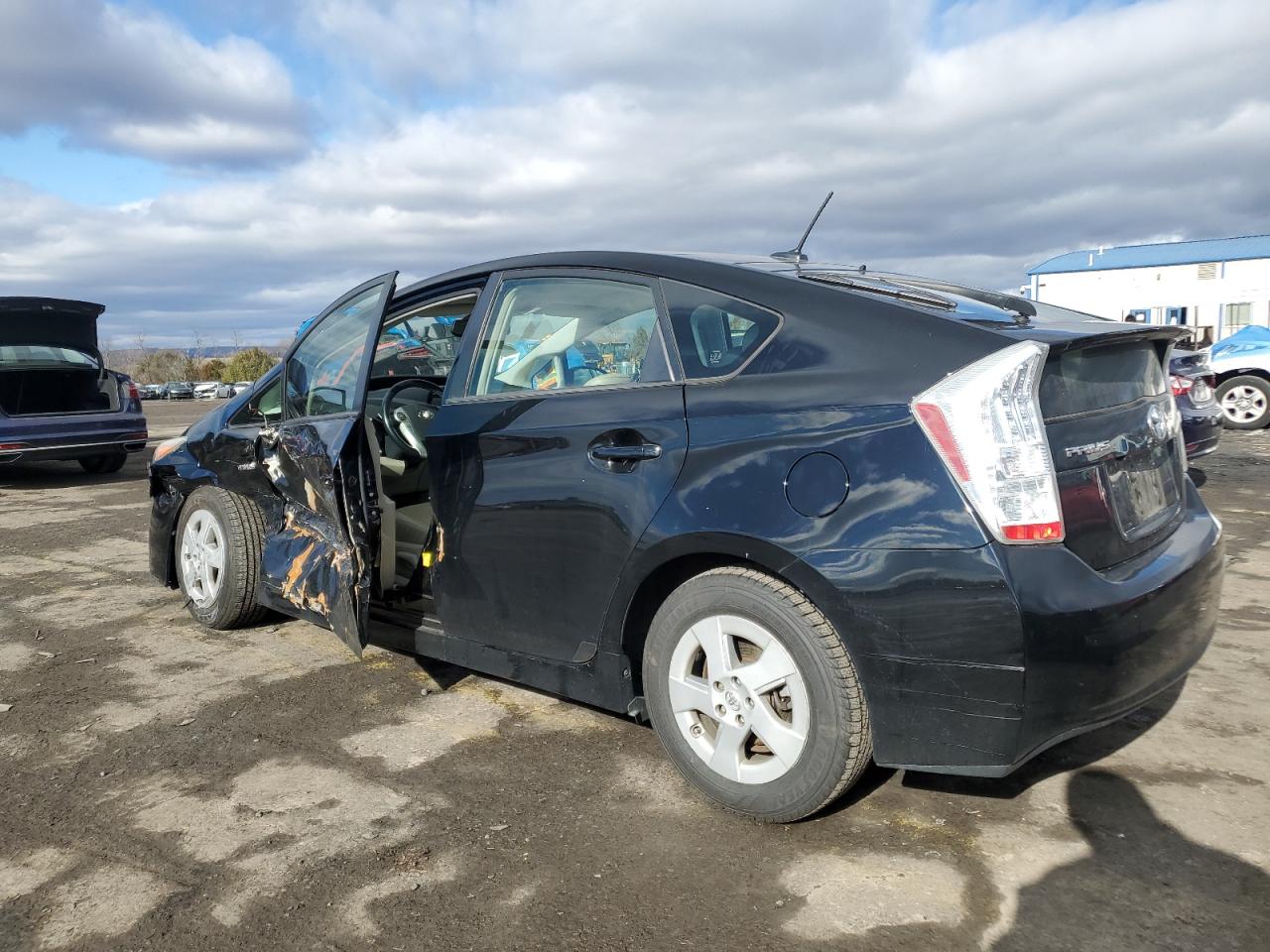 2011 Toyota Prius - Image 2