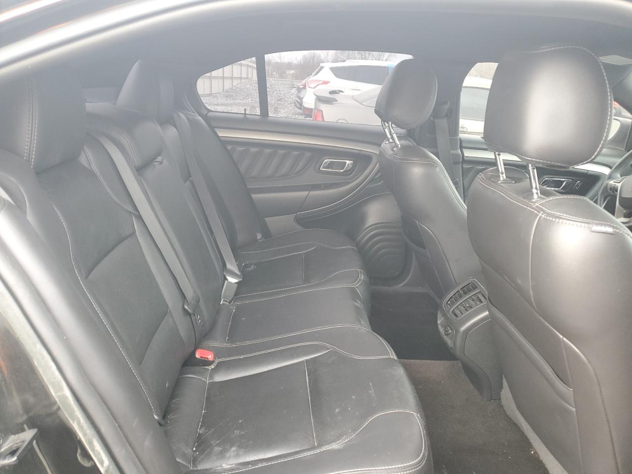 2015 Ford Taurus - Image 10