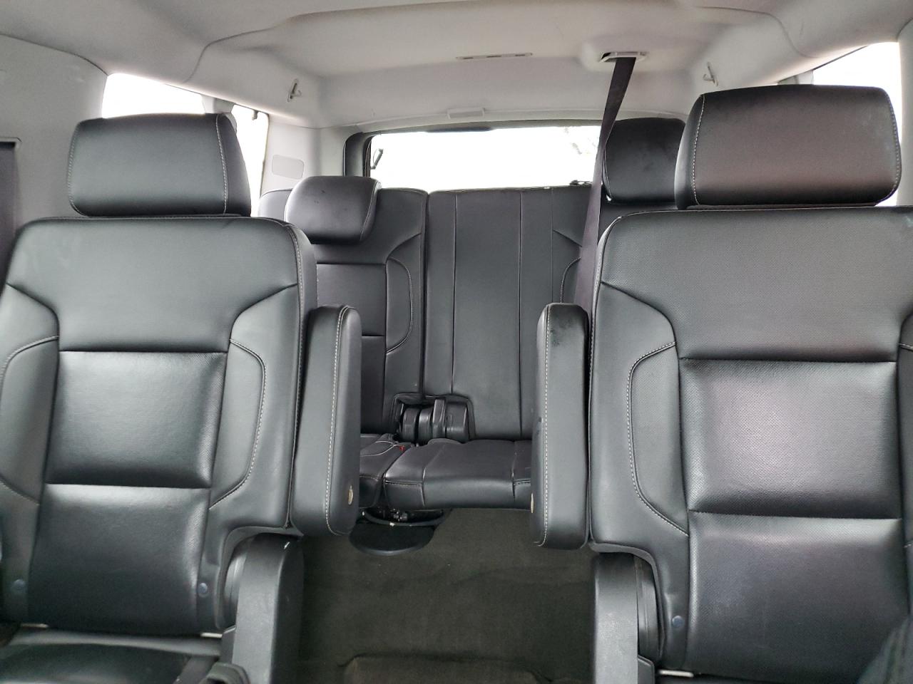 2015 Chevrolet Suburban - Image 10