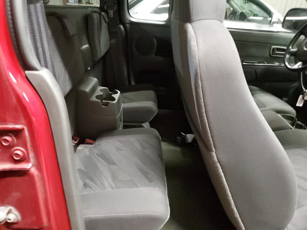2005 Chevrolet Colorado - Image 10