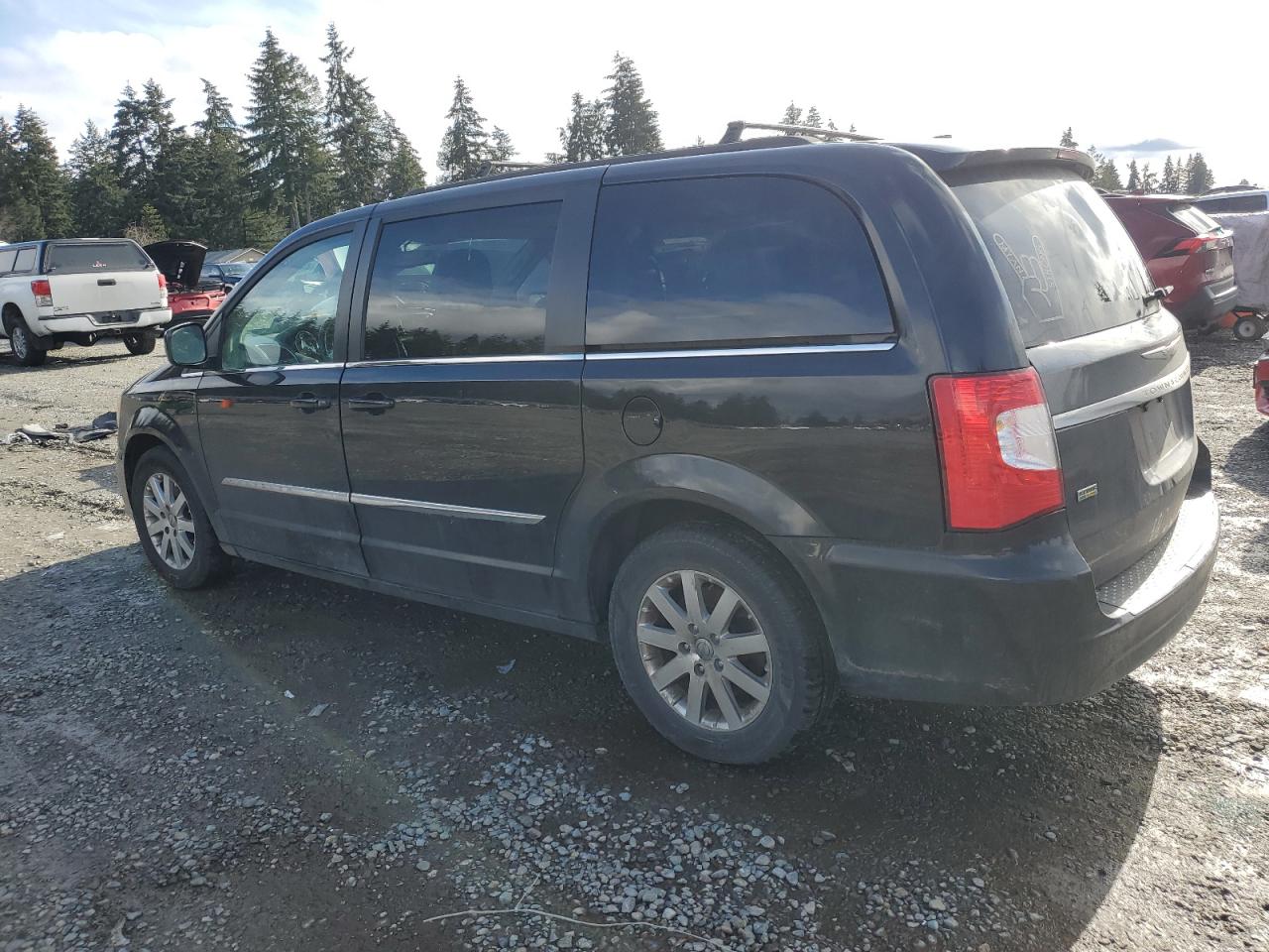 2014 Chrysler Town & Country - Image 2