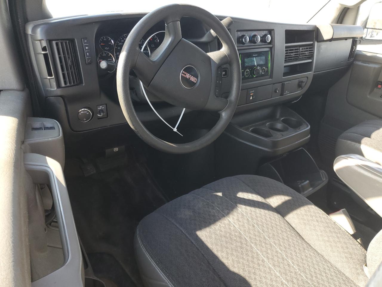 2018 GMC Savana - Image 8