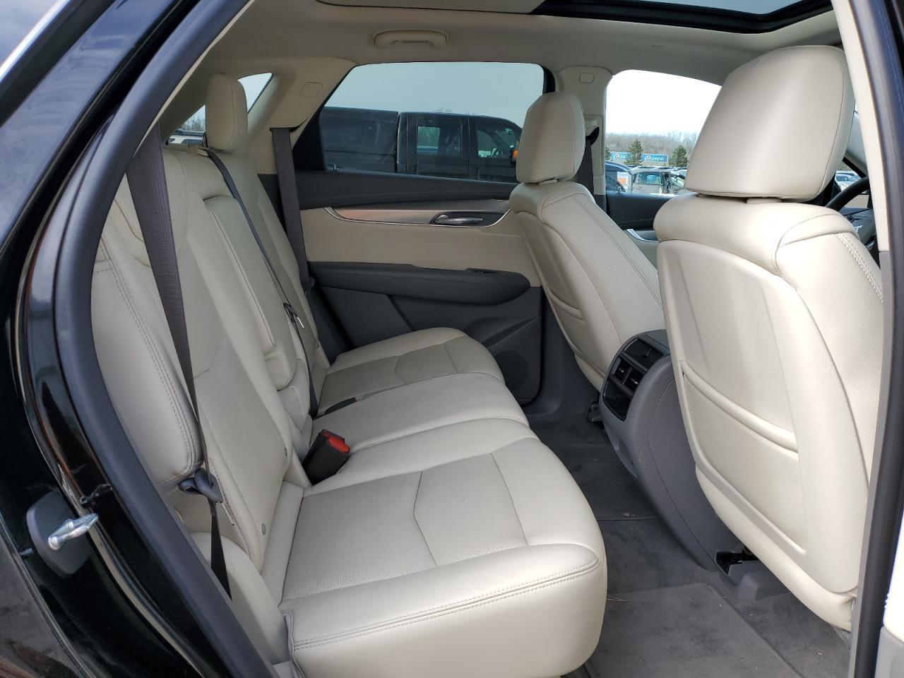 2017 Cadillac XT5 - Image 11