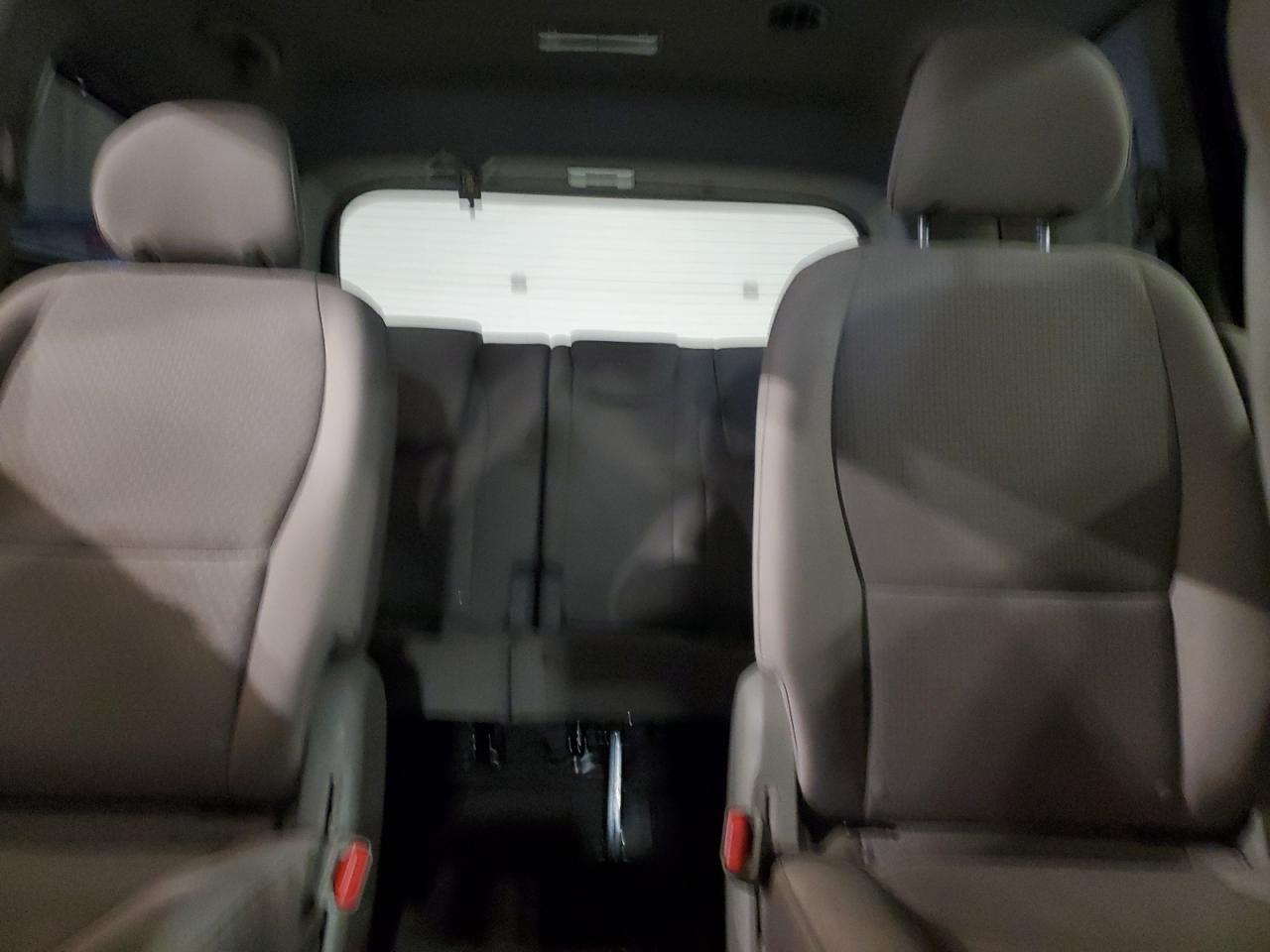 2016 Kia Sedona - Image 10