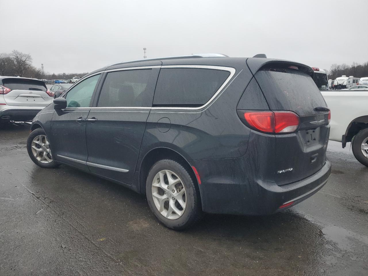2017 Chrysler Pacifica - Image 2