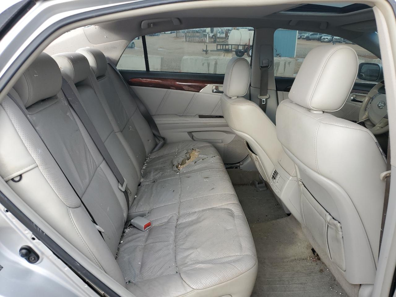 2010 Toyota Avalon - Image 10