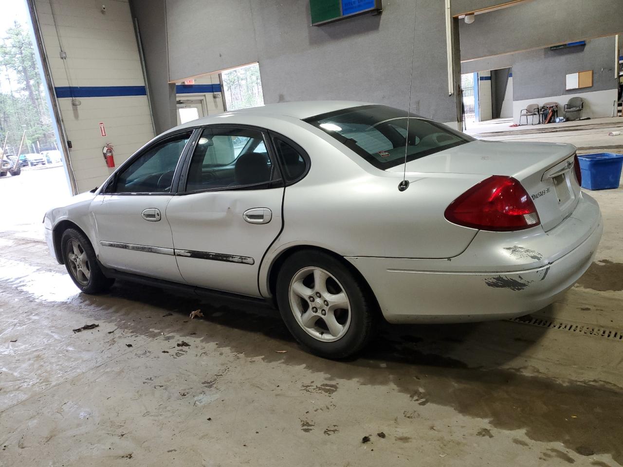 2000 Ford Taurus - Image 2
