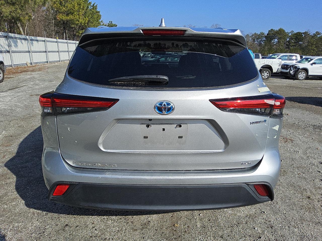 2022 Toyota Highlander - Image 6