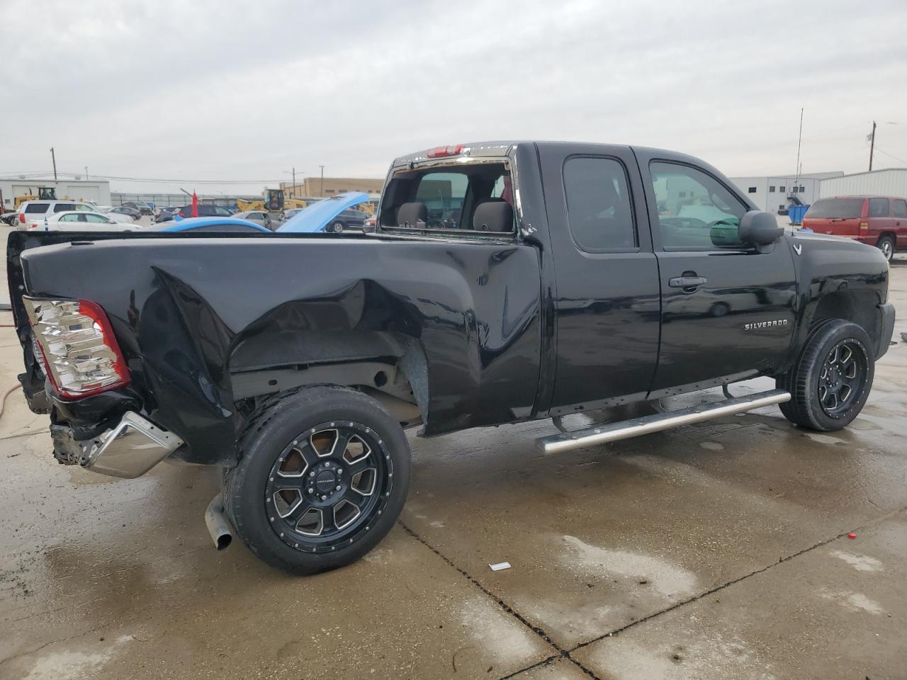 2011 Chevrolet Silverado - Image 3