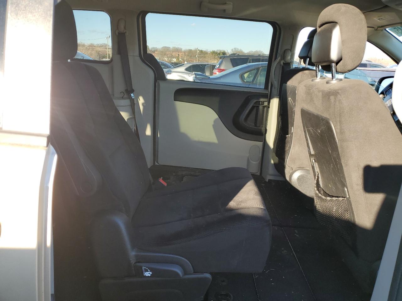 2013 Dodge Caravan - Image 11