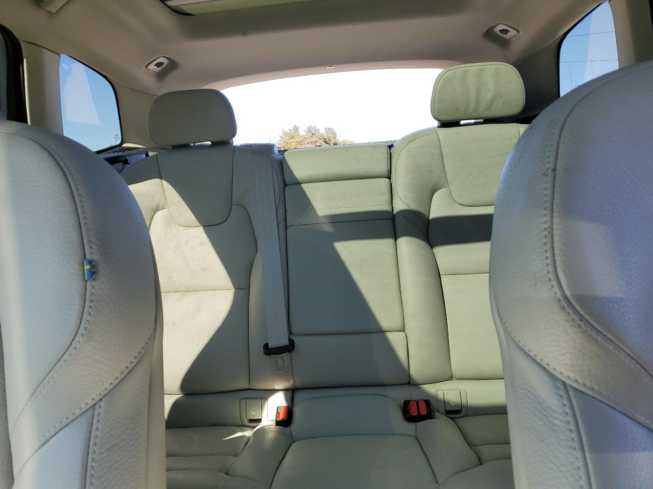 2020 Volvo XC60 - Image 10