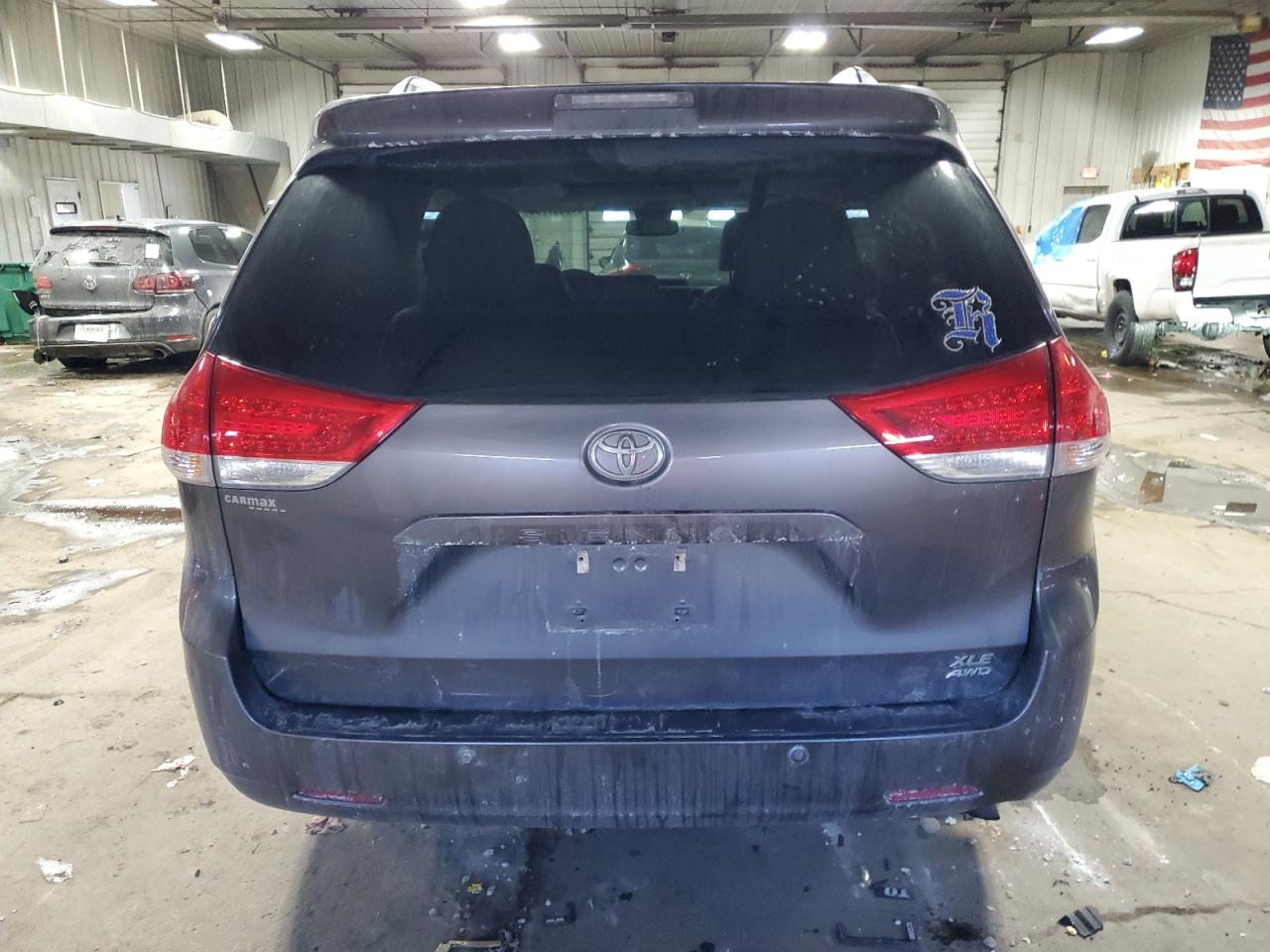 2013 Toyota Sienna - Image 6