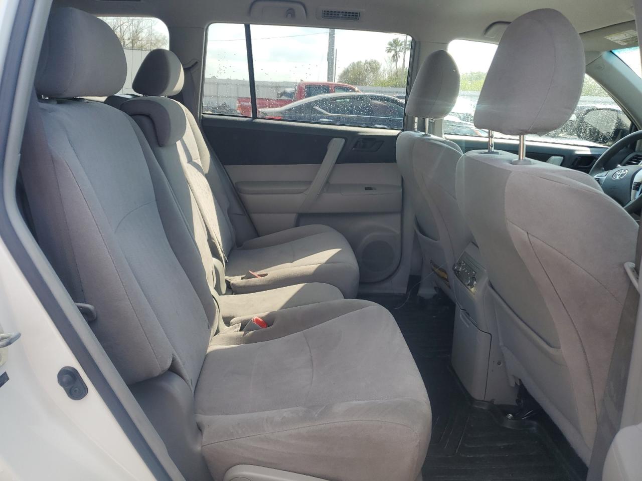 2013 Toyota Highlander - Image 11