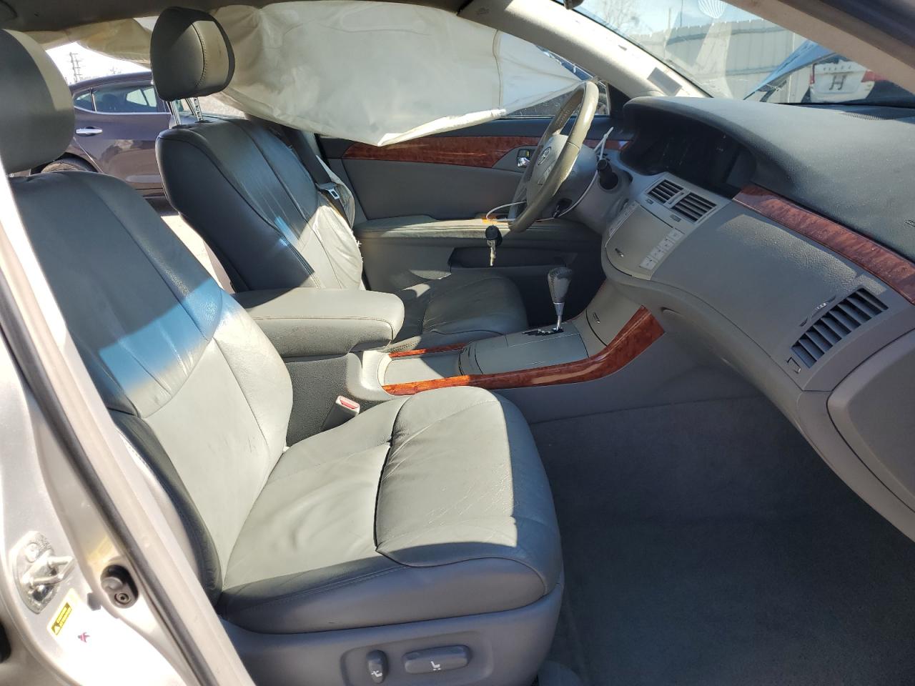 2005 Toyota Avalon - Image 7