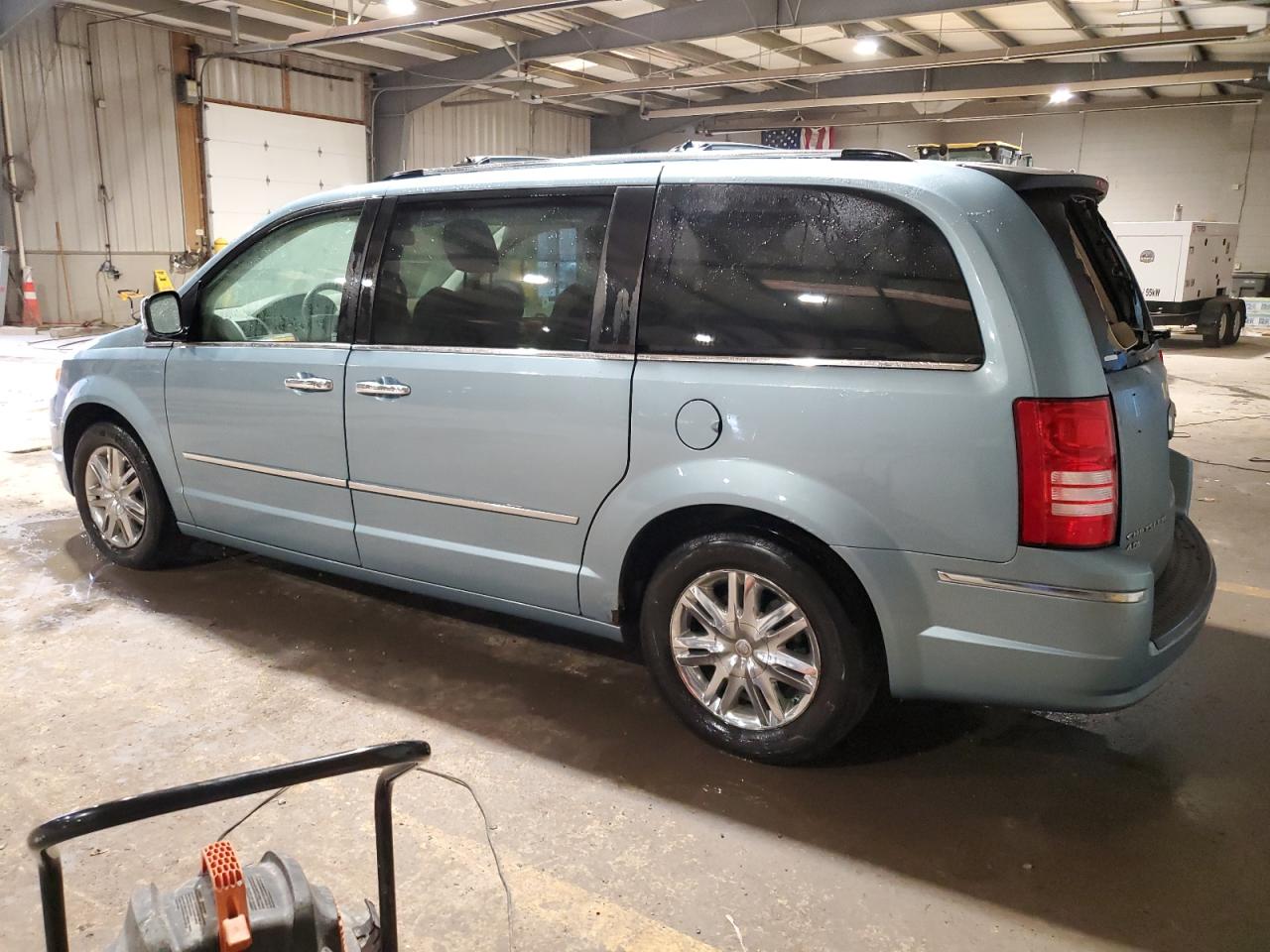 2010 Chrysler Town & Country - Image 2