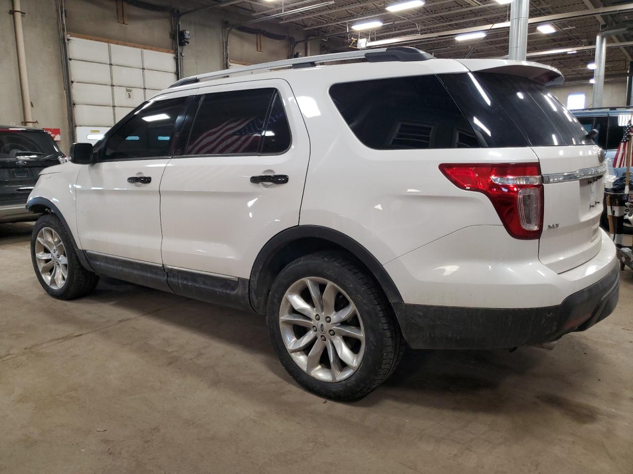 2015 Ford Explorer - Image 2