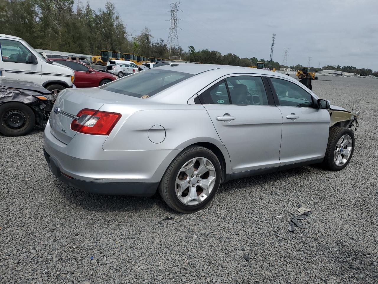 2010 Ford Taurus - Image 3