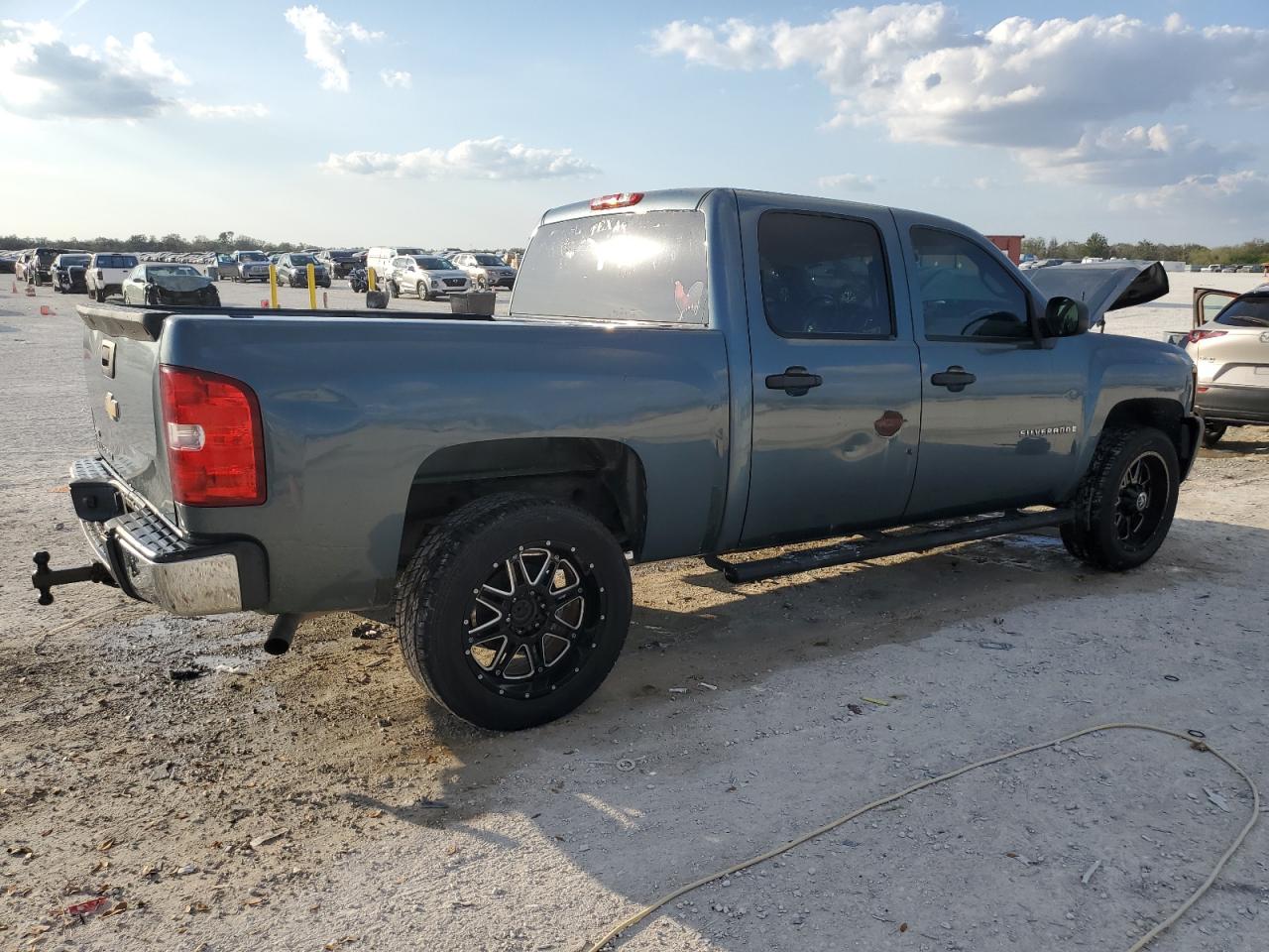 2009 Chevrolet Silverado - Image 3