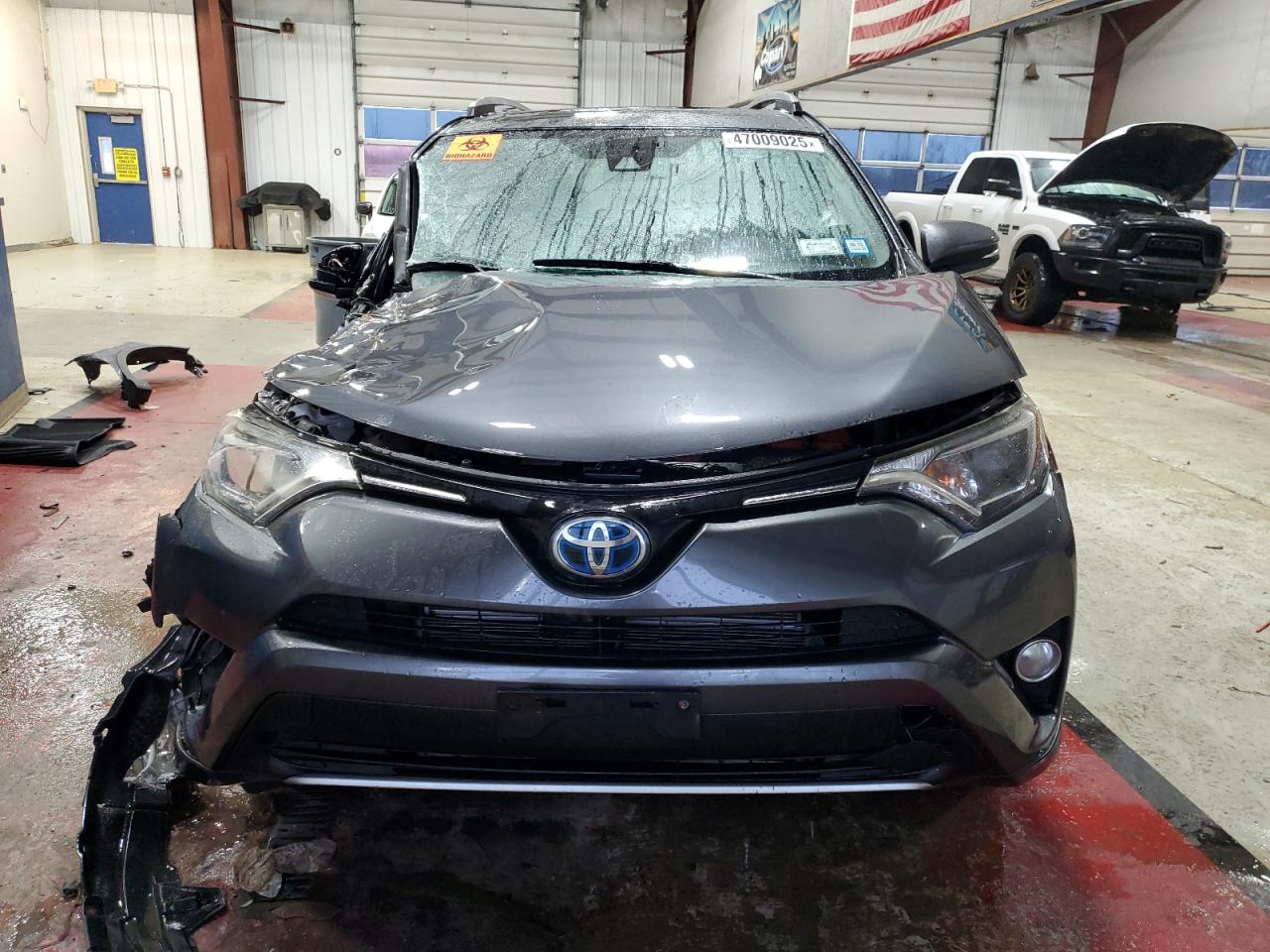 2017 Toyota RAV 4 - Image 5