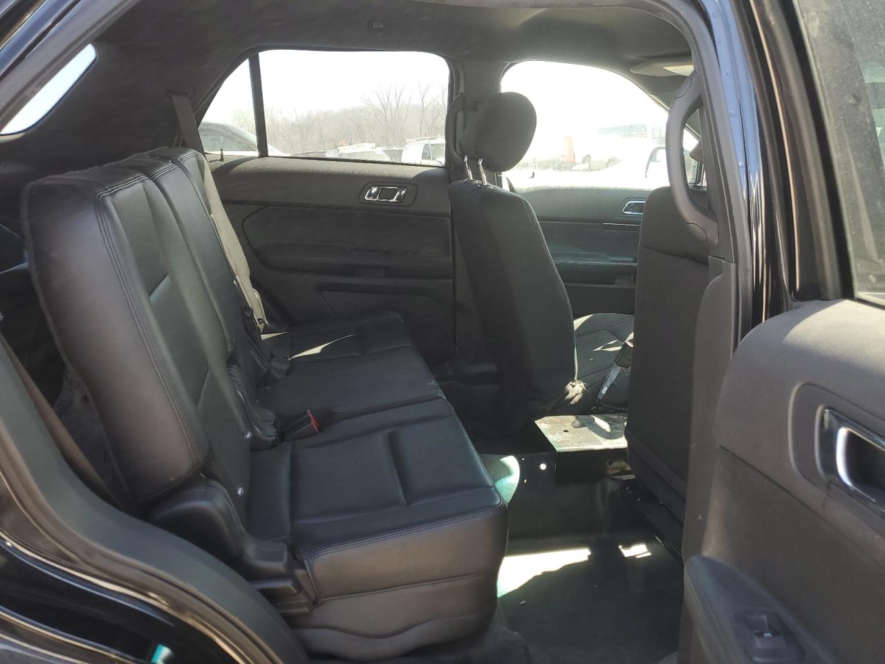 2015 Ford Explorer - Image 11