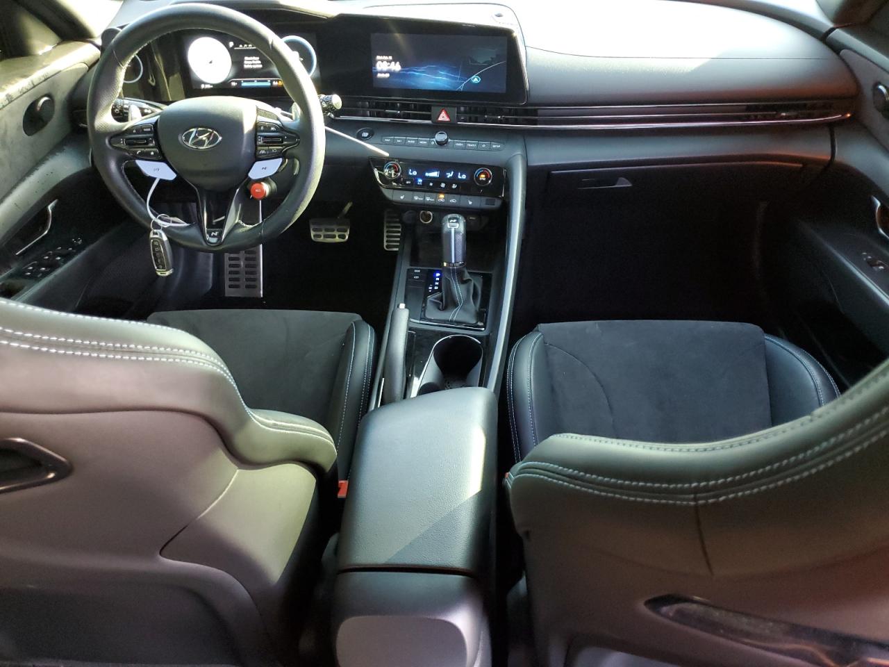2022 Hyundai Elantra - Image 8