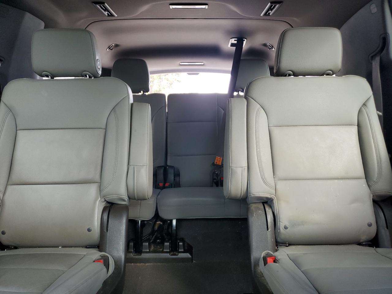 2023 Chevrolet Suburban - Image 10