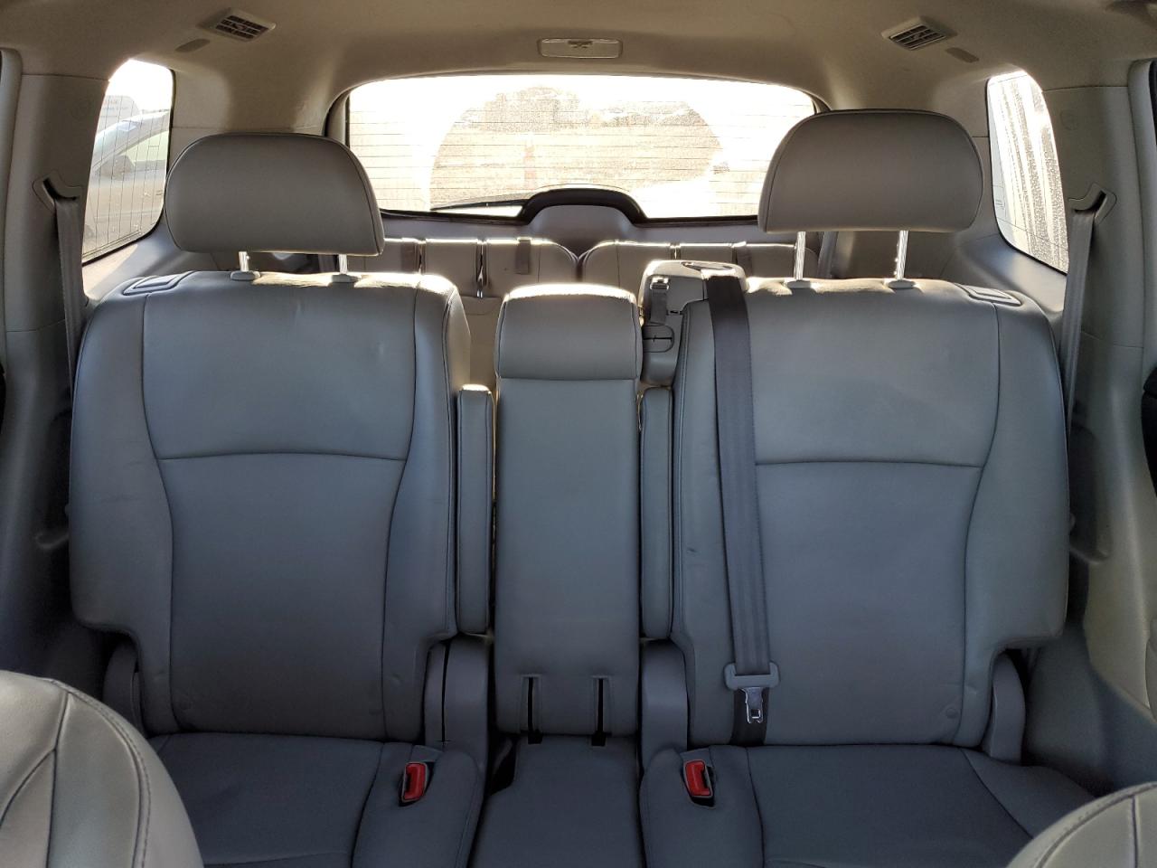 2012 Toyota Highlander - Image 10