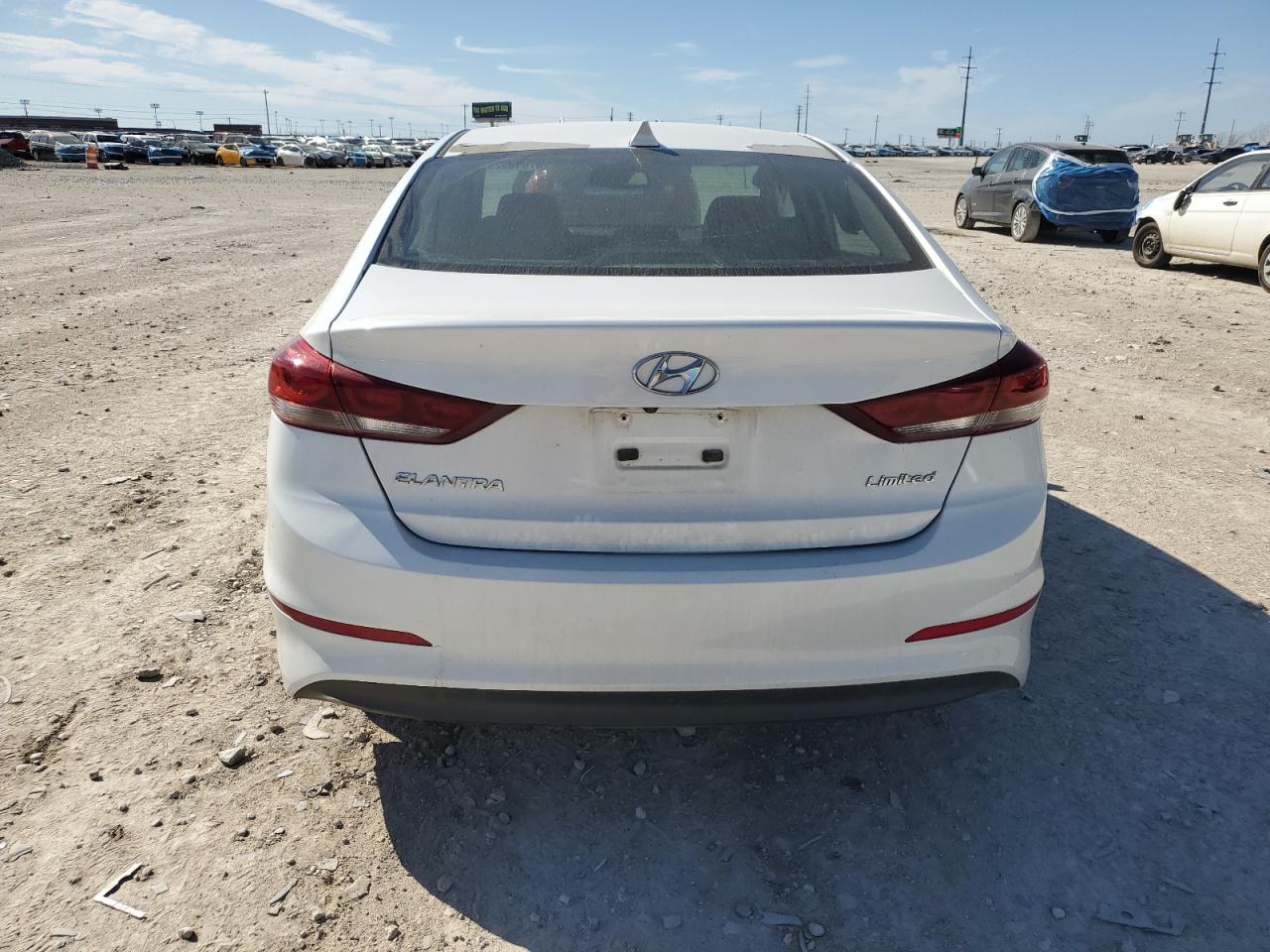 2017 Hyundai Elantra - Image 6