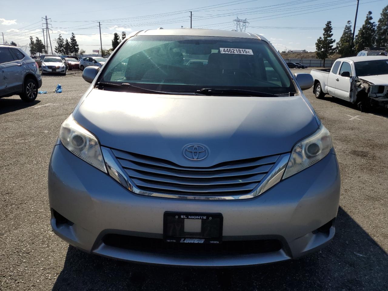 2017 Toyota Sienna - Image 5