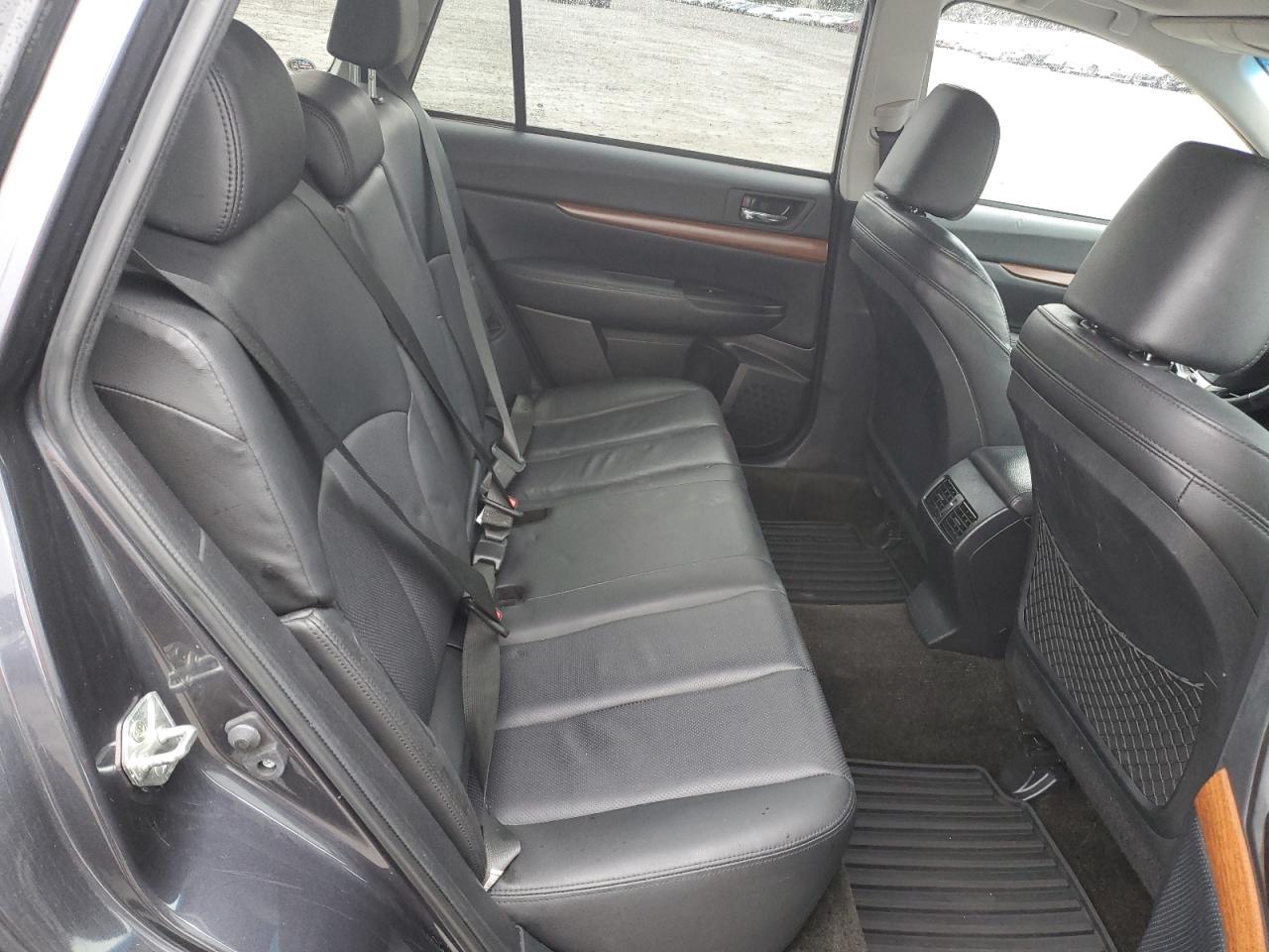 2013 Subaru Outback - Image 11