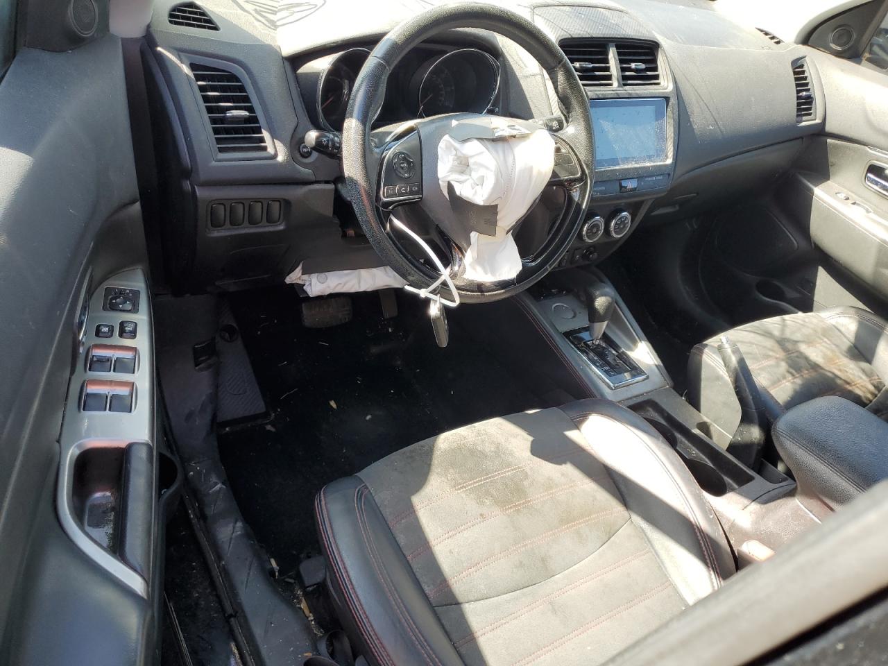 2018 Mitsubishi Outlander - Image 8