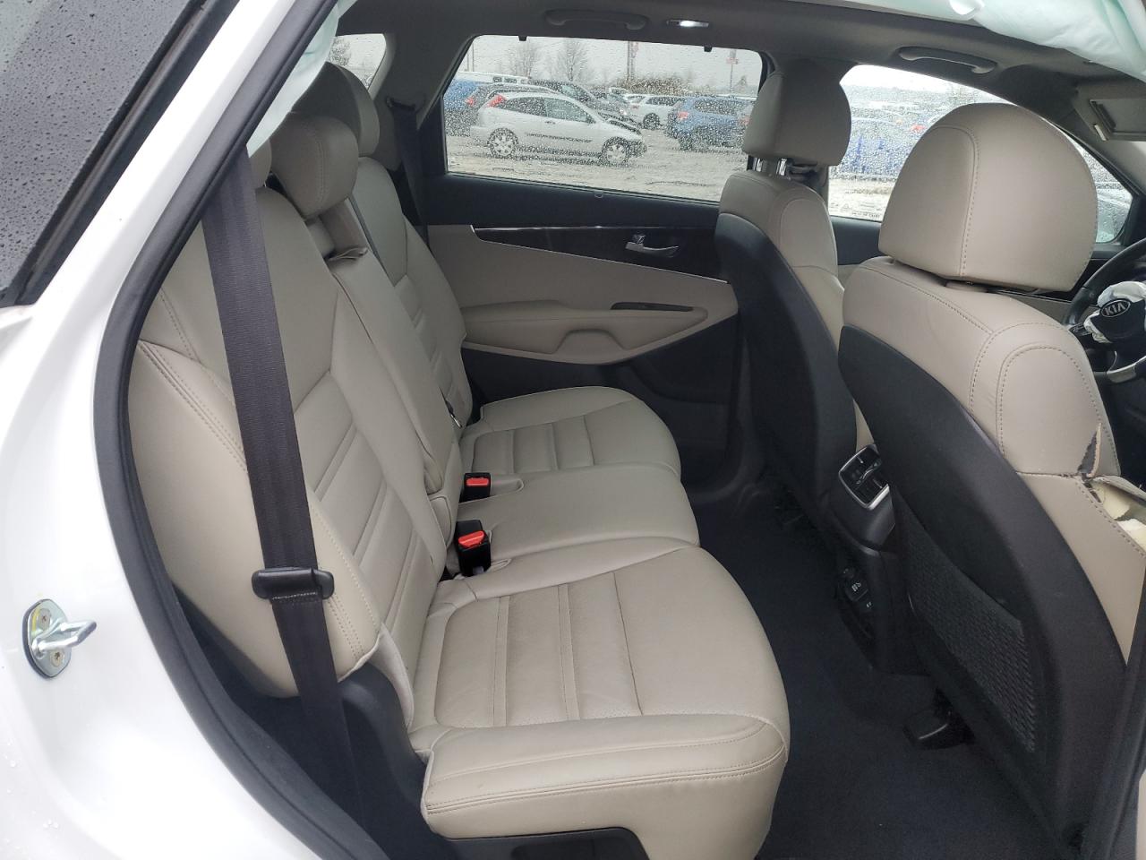 2018 Kia Sorento - Image 11