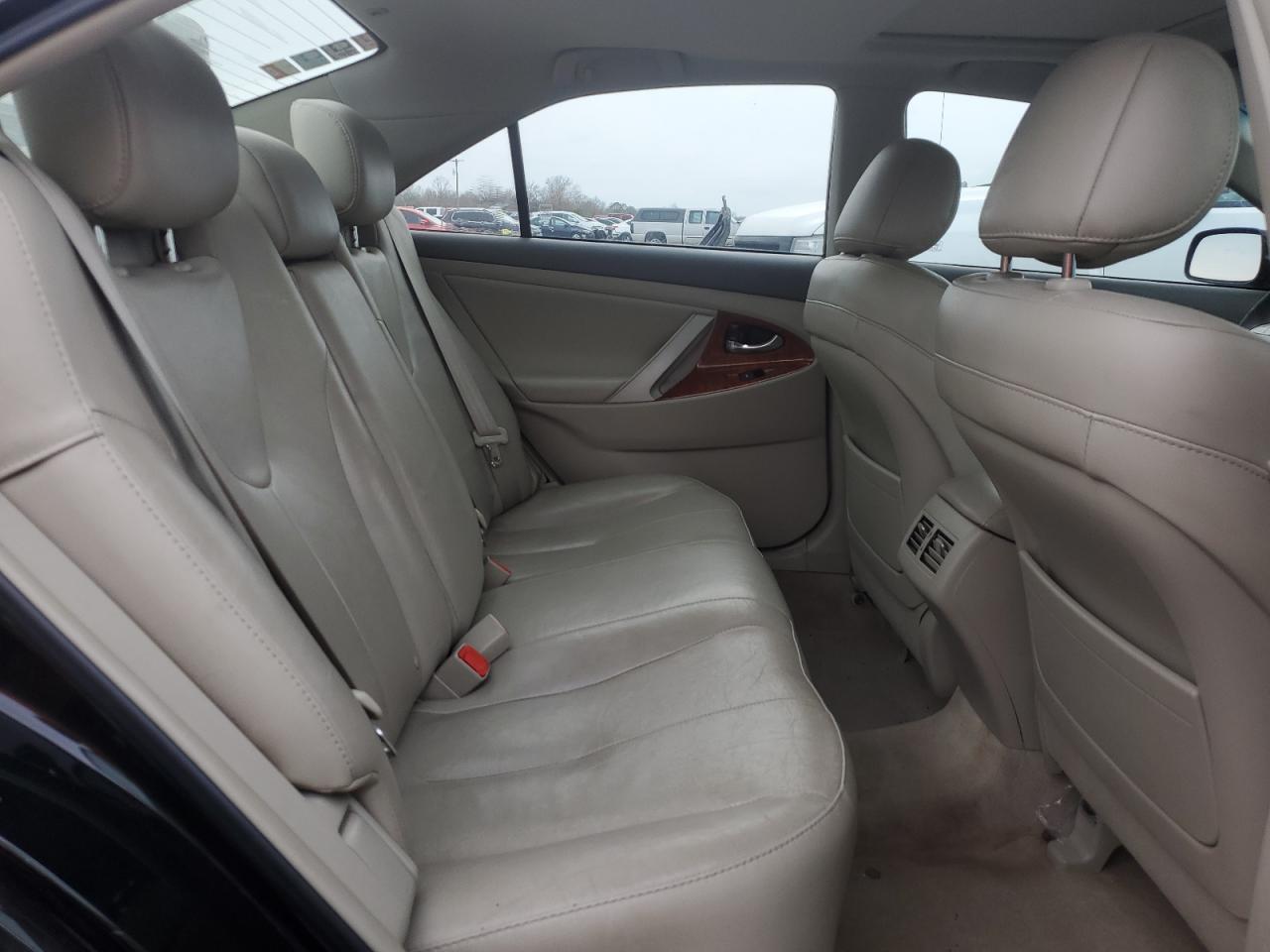 2011 Toyota Camry - Image 10