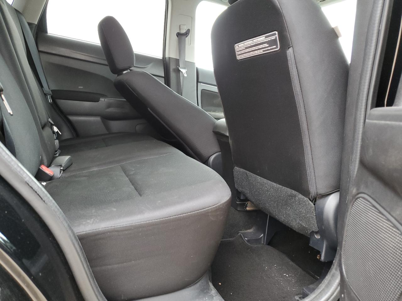 2015 Mitsubishi Outlander - Image 10