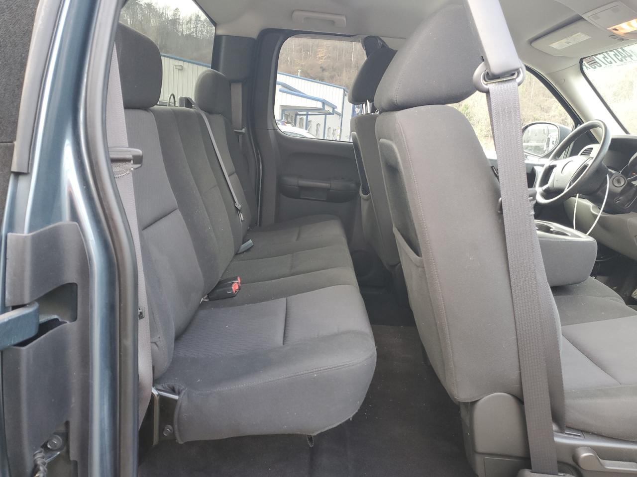 2011 Chevrolet Silverado - Image 10