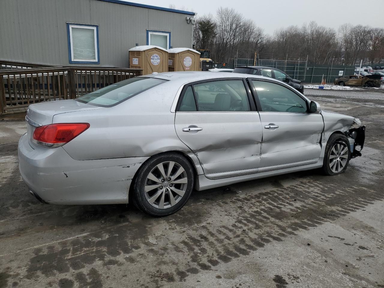 2011 Toyota Avalon - Image 3