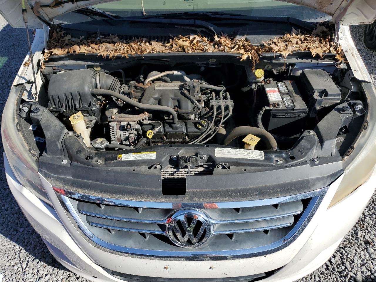 2009 Volkswagen Routan - Image 12