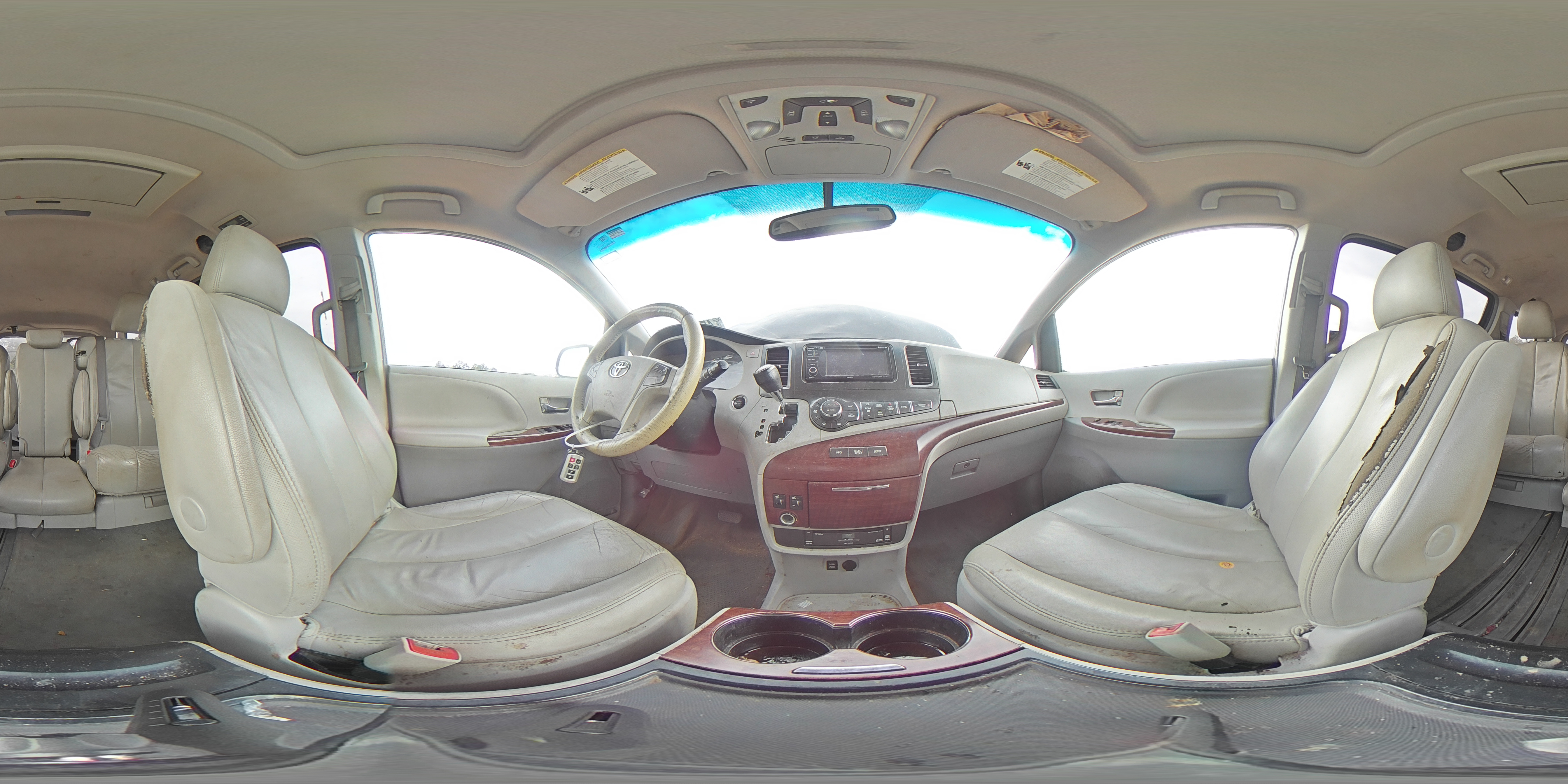 2013 Toyota Sienna - Image 14
