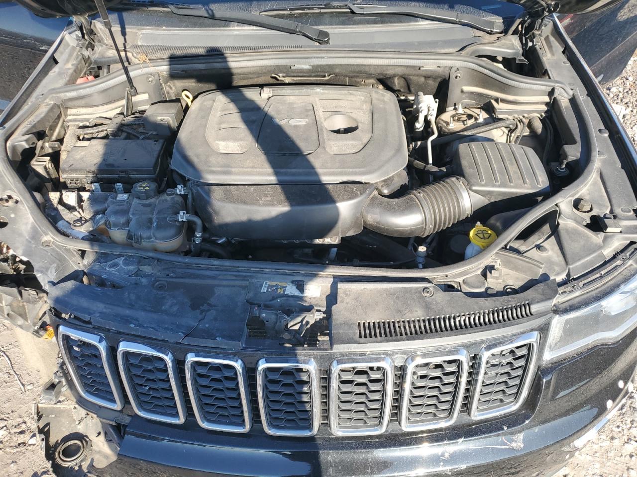 2017 Jeep Grand Cherokee - Image 12
