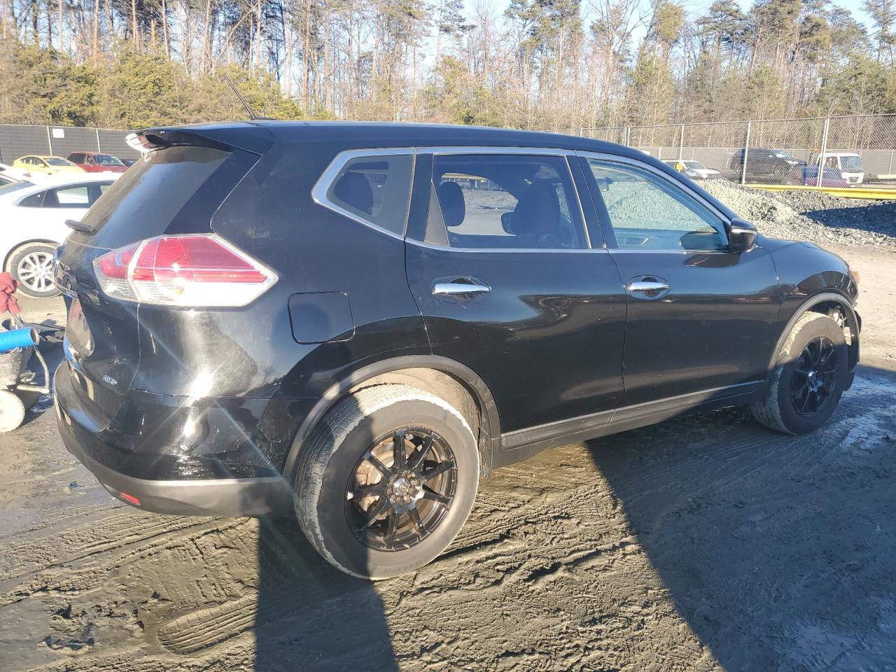 2015 Nissan Rogue - Image 3