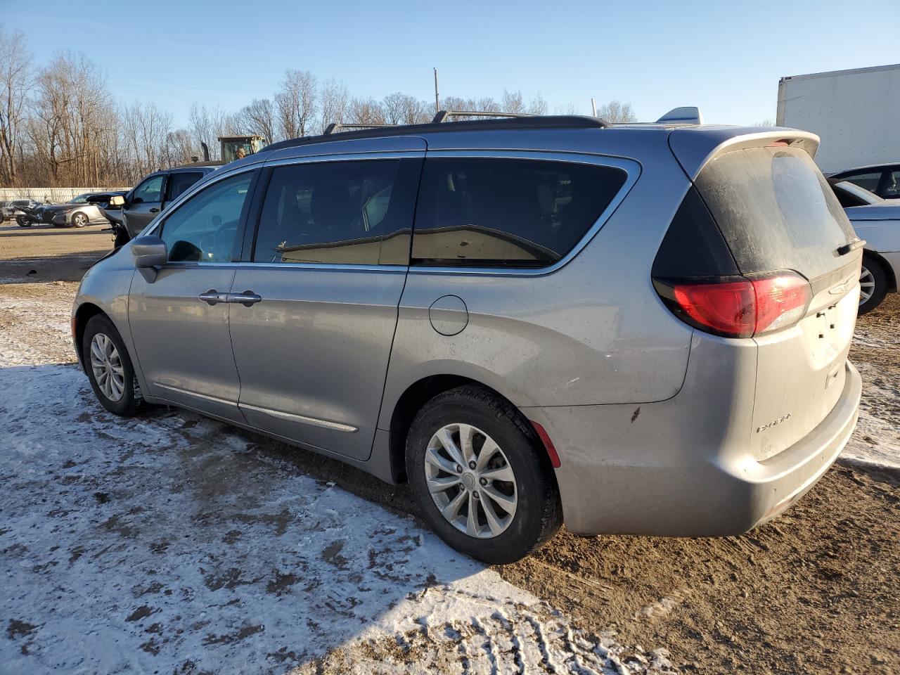 2017 Chrysler Pacifica - Image 2