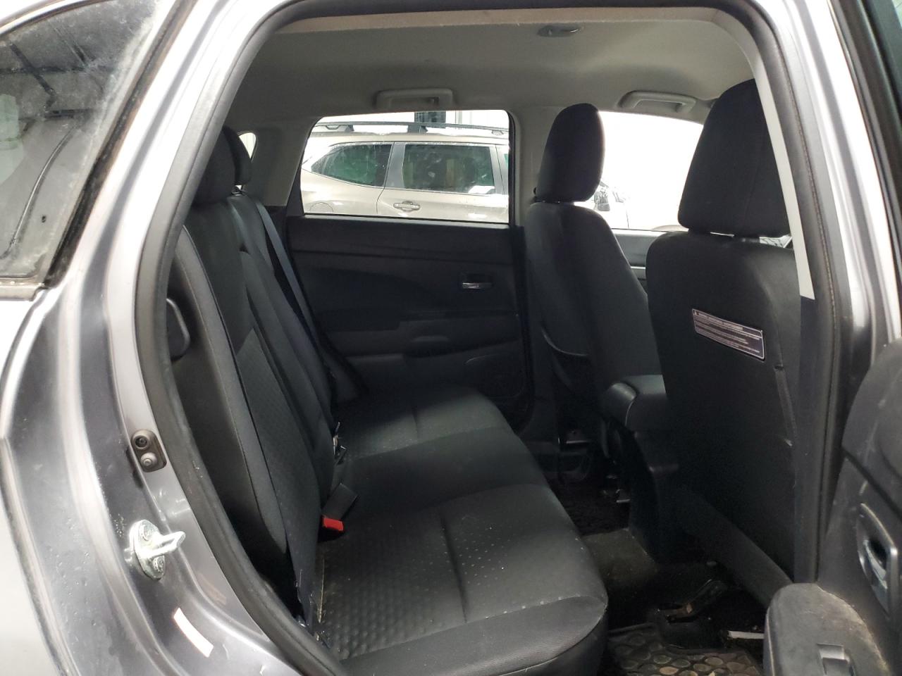 2011 Mitsubishi Outlander - Image 11