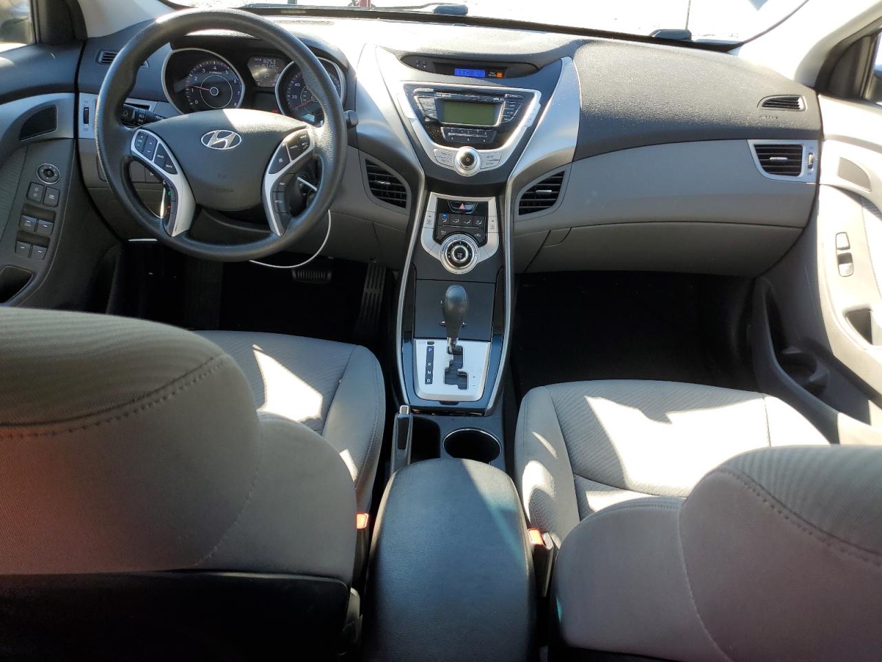 2011 Hyundai Elantra - Image 8
