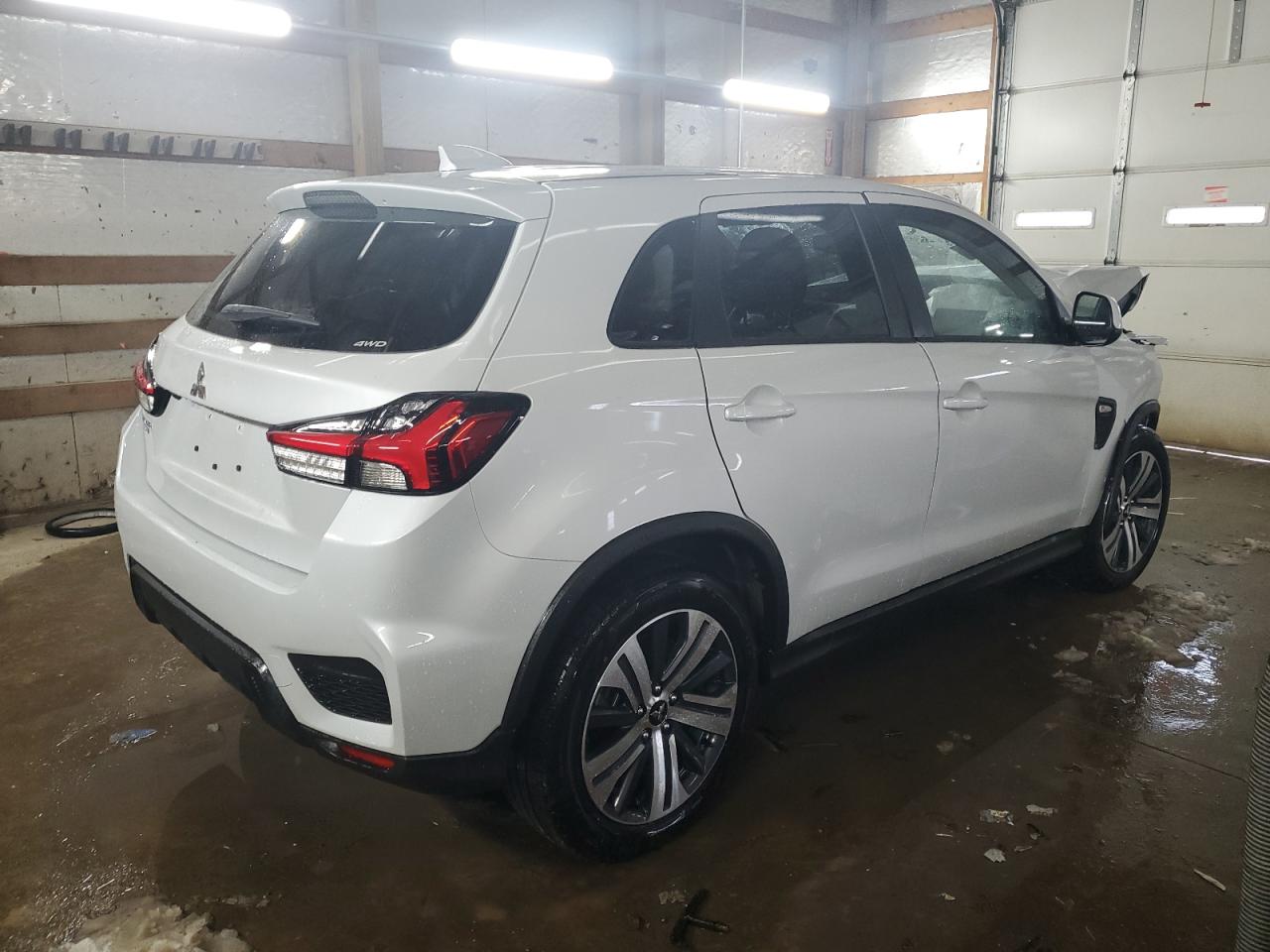2024 Mitsubishi Outlander - Image 3