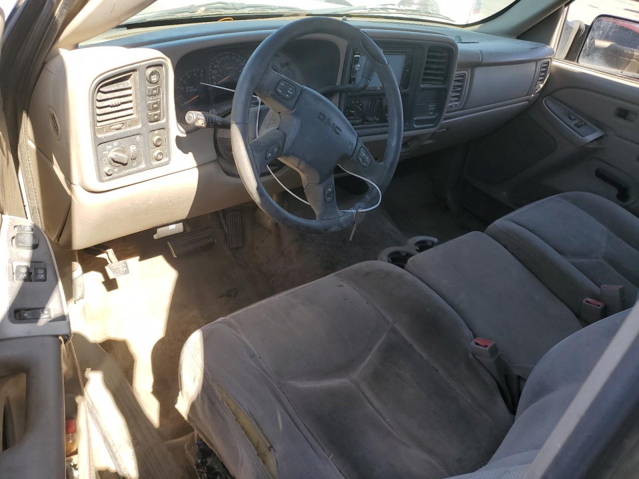 2004 GMC Sierra - Image 8