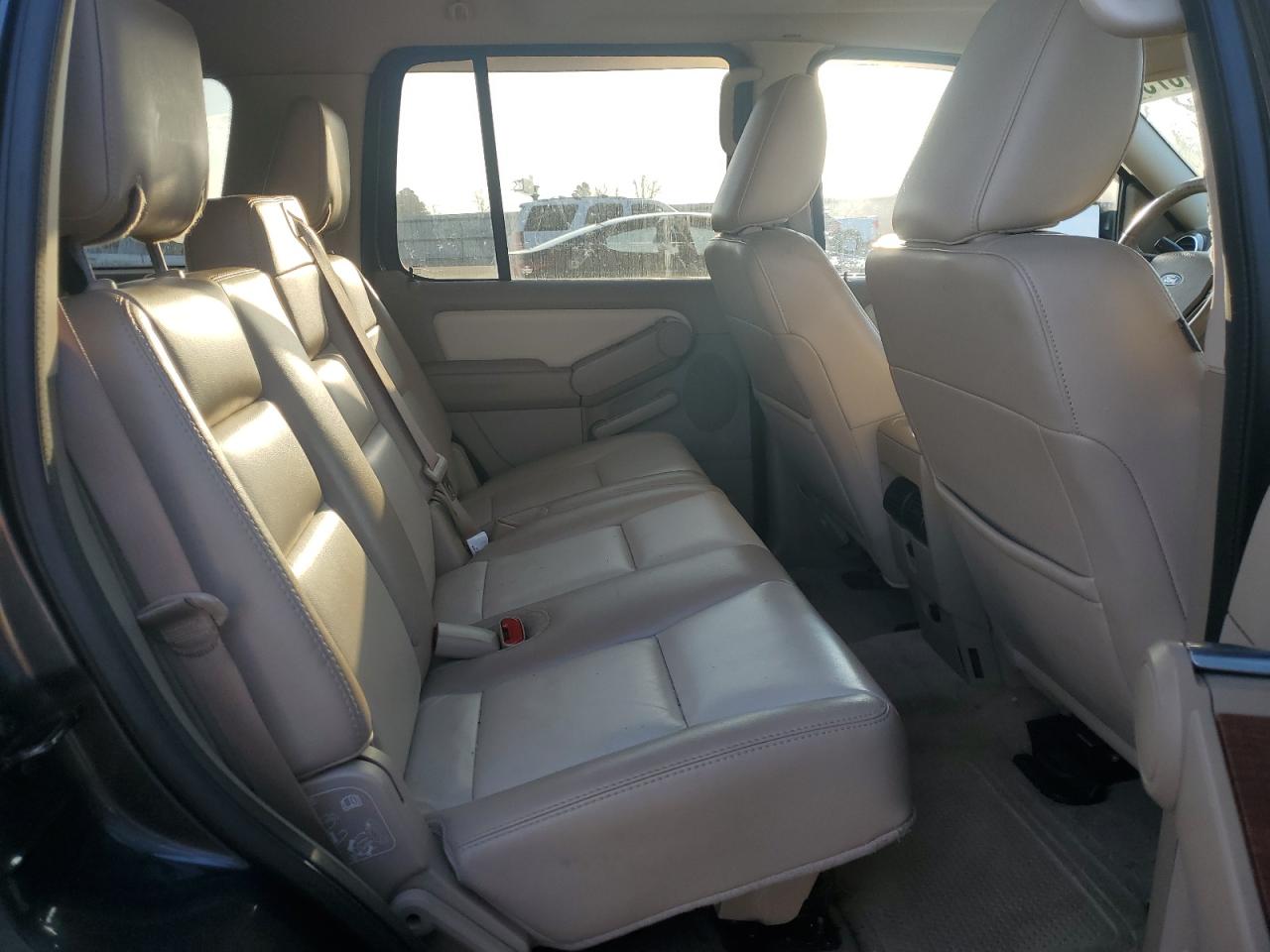2010 Ford Explorer - Image 11