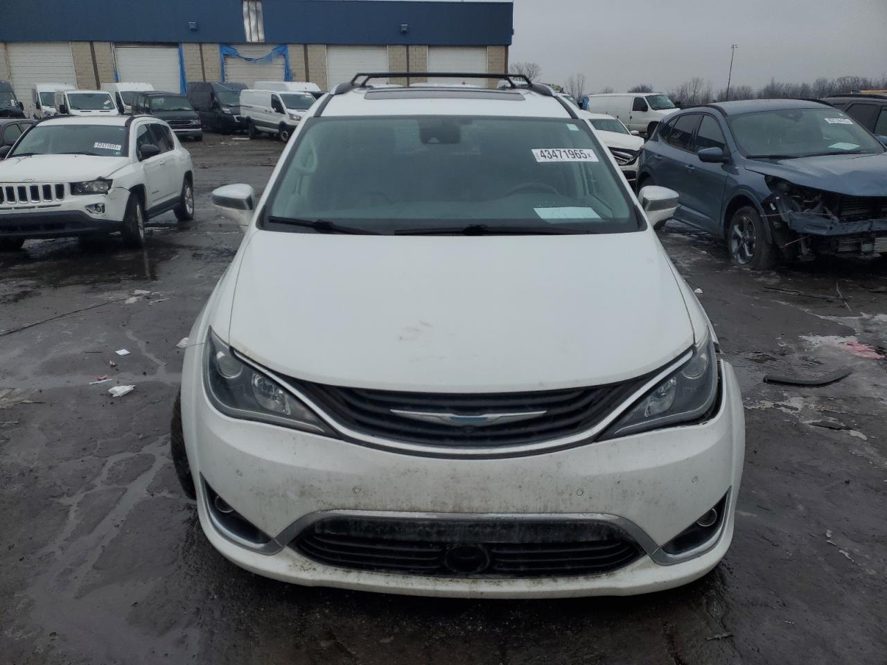 2018 Chrysler Pacifica - Image 5